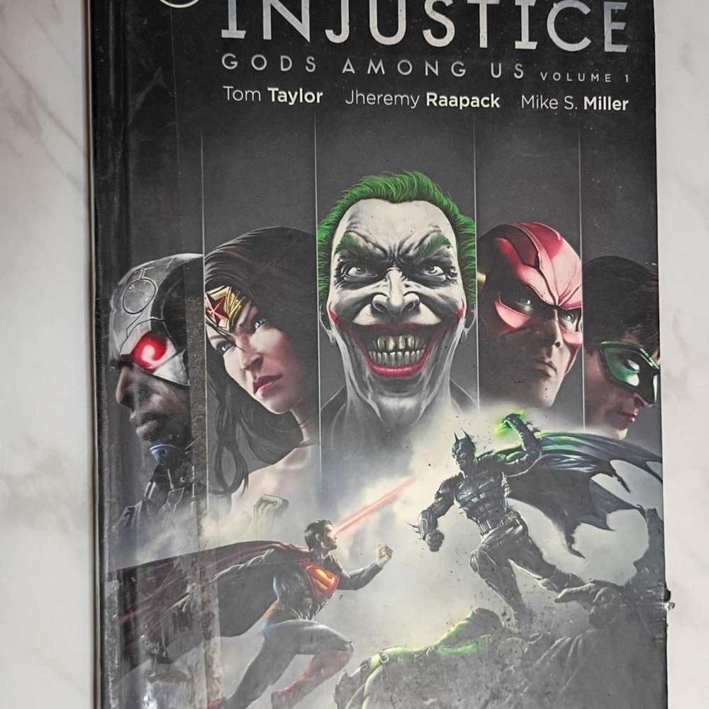 Injustice Gods Among Us Volume 1 DC Comics Graphic Novel Tom Taylor 2013 HC